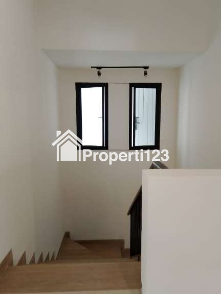 Dijual Rumah 2 Lantai Renovasi di Puspita Loka BSD - 10