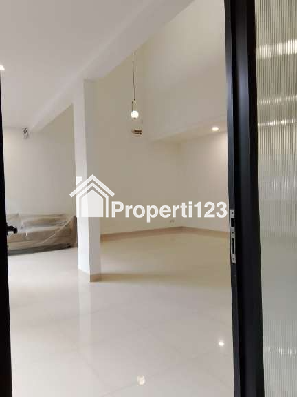 Dijual Rumah 2 Lantai Renovasi di Puspita Loka BSD - 2