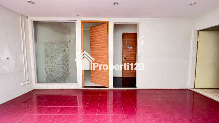 Ruko Strategis Pinggir Jalan Jenderal Sudirman Cocok Usaha/Kantor - 5