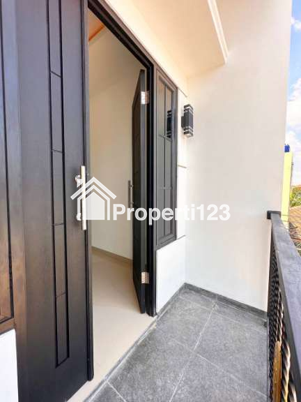 Rumah 2 lantai di Kalisari Pasar Rebo Jakarta Timur - 7
