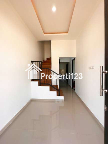 Rumah 2 lantai di Kalisari Pasar Rebo Jakarta Timur - 3