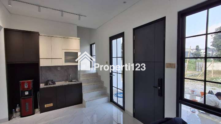 Rumah 2 Lantai plus rooftop area GDC Pusat Kota Depok - 6