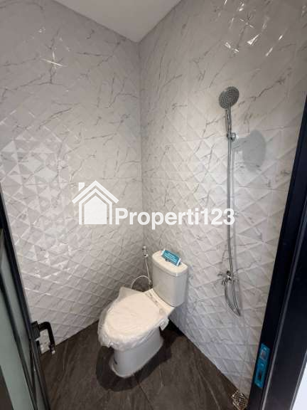 Rumah 2 Lantai plus rooftop area GDC Pusat Kota Depok - 4