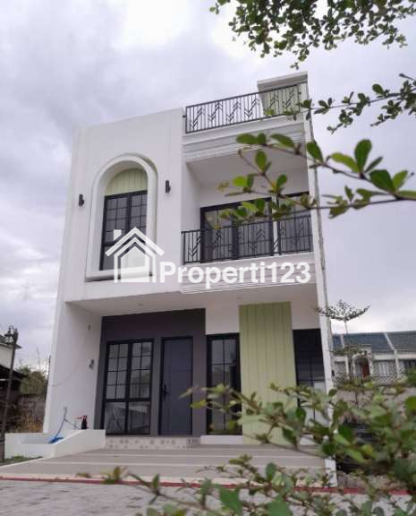 Rumah 2 Lantai plus rooftop area GDC Pusat Kota Depok - 2