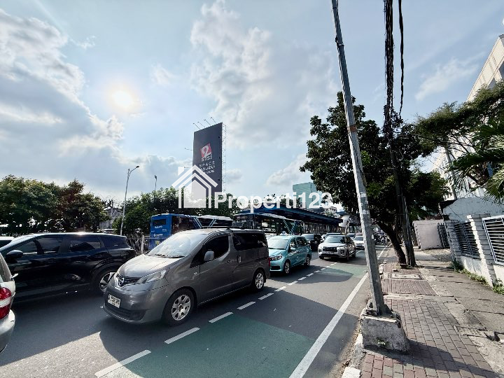 Dijual Gedung Kantor di Mampang Prapatan Raya Jakarta Selatan - 3