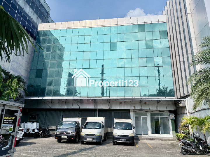 Dijual Gedung Kantor di Mampang Prapatan Raya Jakarta Selatan - 1
