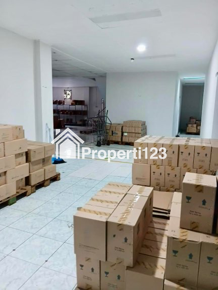 Dijual Gedung Kantor di Mampang Prapatan Raya Jakarta Selatan - 4