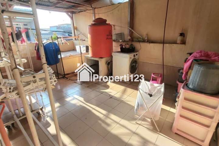 Rumah Hoek Siap Huni Kota Harapan Indah Bekasi - 9