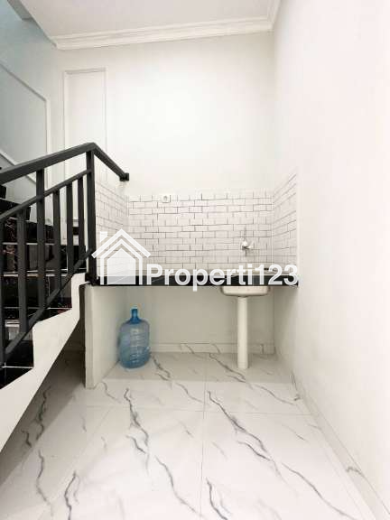 Rumah 2 Lantai Siap Huni di Cipayung Jakarta Timur dekat Mabes TNI - 4