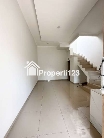 Rumah modern minimalis di Ciracas Jakarta Timur - 3