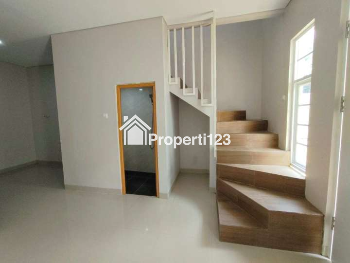 Rumah 2 lantai American Style area Cibubur di Jatiraden Bekasi - 5