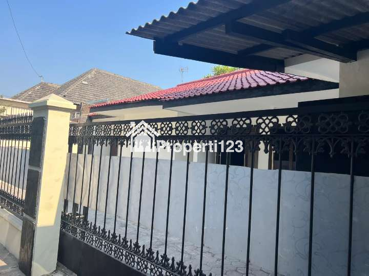 Dijual Rumah Kota Solo Lokasi Strategis Dekat TUGU LILIN di Jl. Kebangkitan - 2