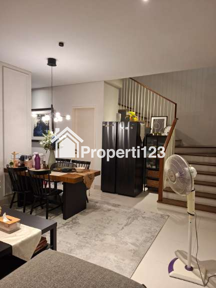 Full Furnished , Rumah Mewah Siap Huni Citraland CBD - 12