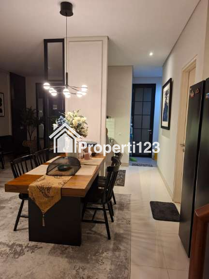 Full Furnished , Rumah Mewah Siap Huni Citraland CBD - 15