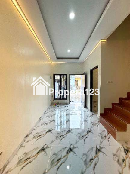 Rumah baru 2 lantai di Jati Cempaka Pondok Gede Bekasi - 2