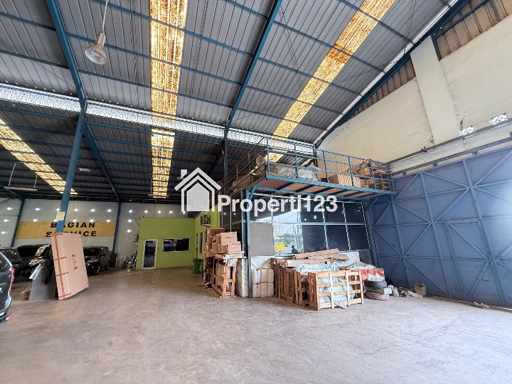 Dijual Gudang dan Bengkel Pinggir Jalan di Karawang Barat - 4