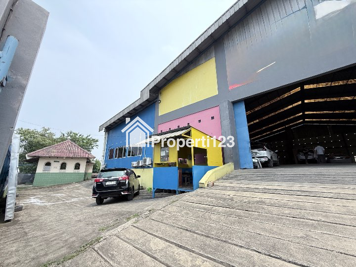 Dijual Gudang dan Bengkel Pinggir Jalan di Karawang Barat - 2