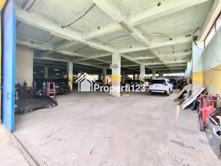 Dijual Gudang dan Bengkel Pinggir Jalan di Karawang Barat - 8