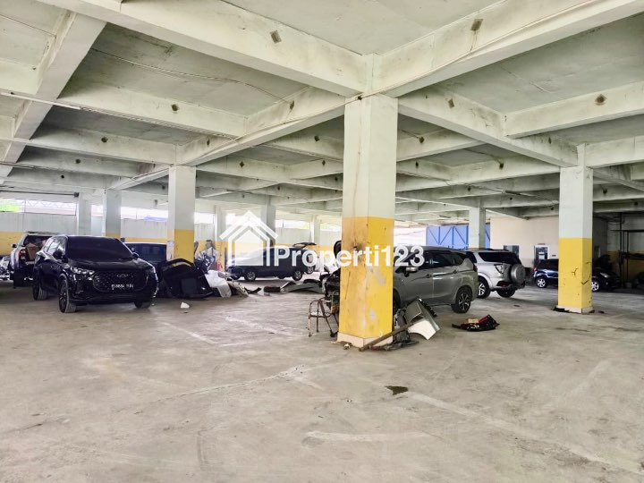 Dijual Gudang dan Bengkel Pinggir Jalan di Karawang Barat - 9