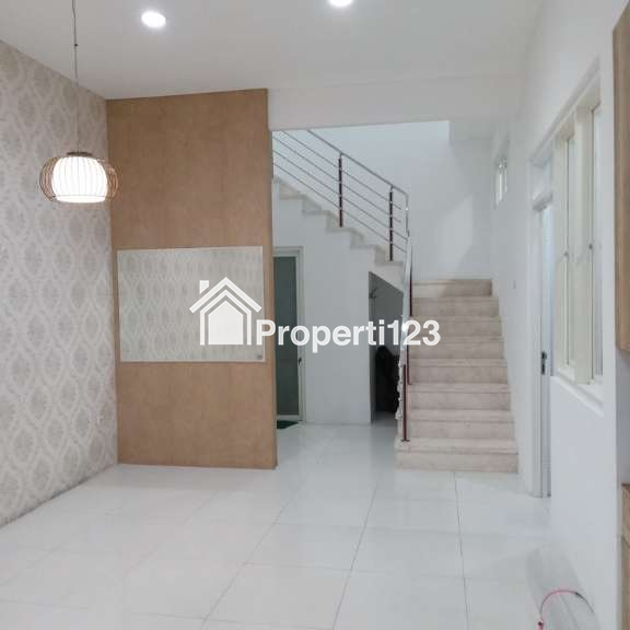 Rumah Royal Residence Minimalis 2 Lantai Bangunan Sendiri - 4