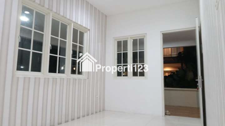 Rumah Royal Residence Minimalis 2 Lantai Bangunan Sendiri - 3