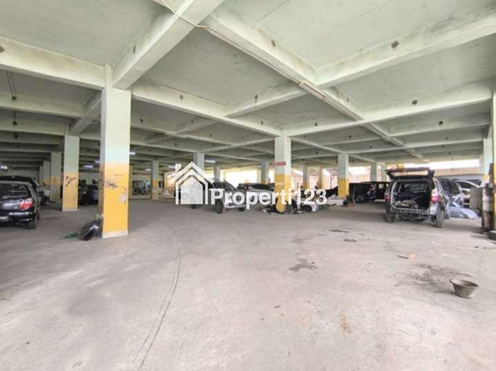 Gedung Ex Bengkel Mobil Jalan Raya Interchange Tol Karawang Barat - 11