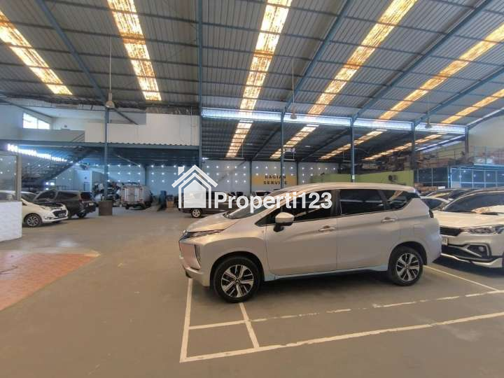 Gedung Ex Bengkel Mobil Jalan Raya Interchange Tol Karawang Barat - 7