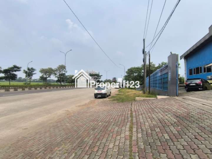 Gedung Ex Bengkel Mobil Jalan Raya Interchange Tol Karawang Barat - 14