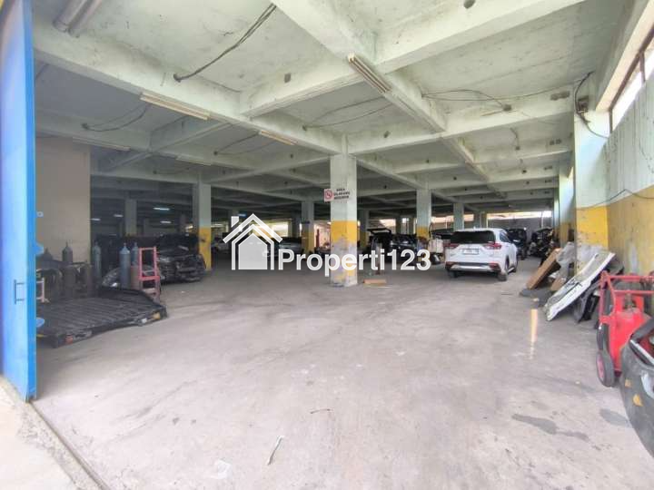 Gedung Ex Bengkel Mobil Jalan Raya Interchange Tol Karawang Barat - 10