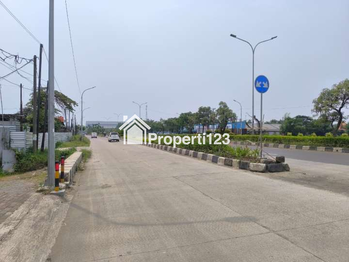 Gedung Ex Bengkel Mobil Jalan Raya Interchange Tol Karawang Barat - 15