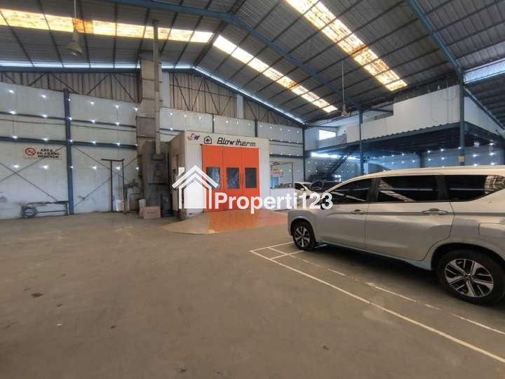 Gedung Ex Bengkel Mobil Jalan Raya Interchange Tol Karawang Barat - 8