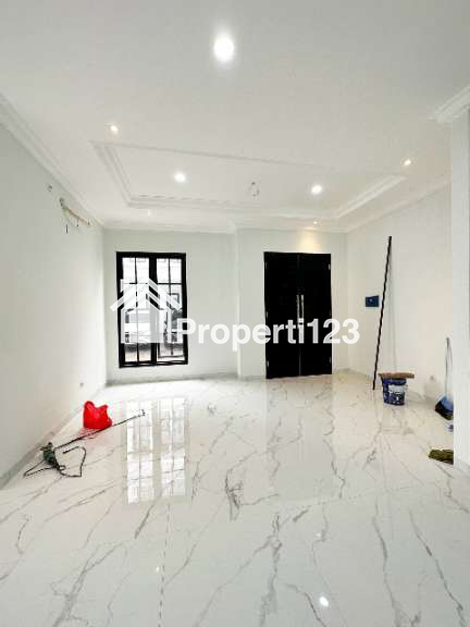 Rumah mewah American Classic di Cipayung Jakarta Timur - 3