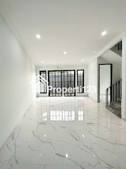 Rumah mewah American Classic di Cipayung Jakarta Timur - 2