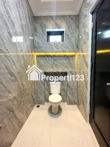 Rumah mewah American Classic di Cipayung Jakarta Timur - 6