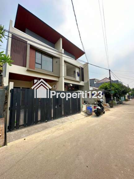 Rumah 2 lantai dalam kompleks nyaman bebas banjir di Rawamangun Jakarta Timur - 1