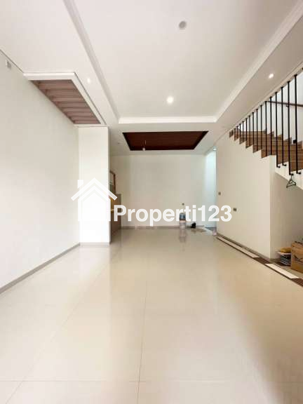 Rumah 2 lantai dalam kompleks nyaman bebas banjir di Rawamangun Jakarta Timur - 3