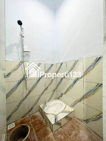 Rumah murah siap huni di Jatiwaringin Pondok Gede Bekasi - 5