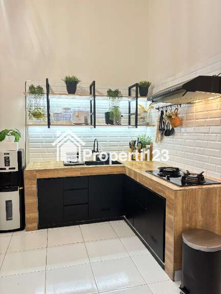 Disewakan rumah 2 lantai Full Furnished Dekat UMS - 4