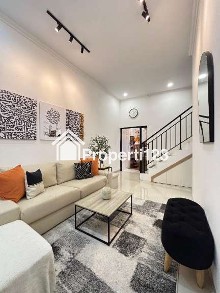 Disewakan rumah 2 lantai Full Furnished Dekat UMS - 2