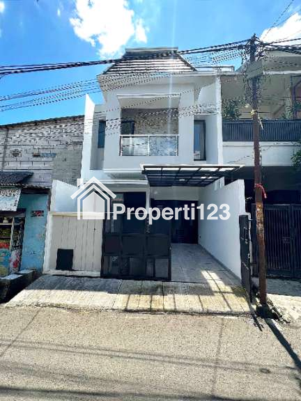 Rumah 2lantai bonus swimming pool di Mampang Jakarta Selatan - 1