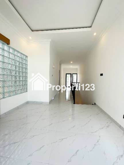 Rumah 2lantai bonus swimming pool di Mampang Jakarta Selatan - 5
