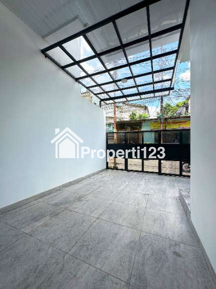 Rumah 2lantai bonus swimming pool di Mampang Jakarta Selatan - 8