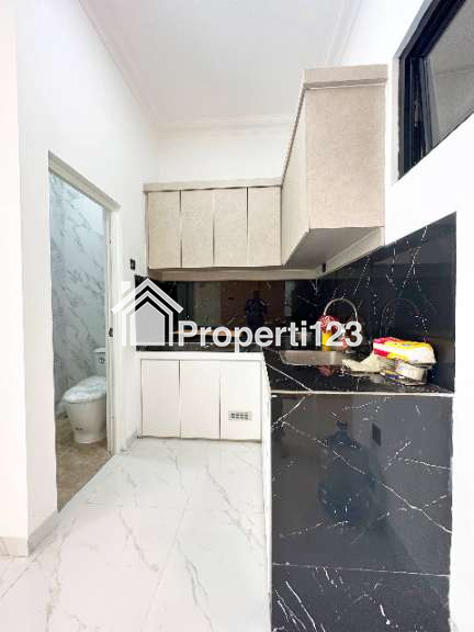 Rumah 2lantai bonus swimming pool di Mampang Jakarta Selatan - 3