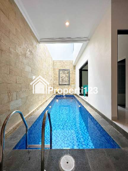 Rumah 2lantai bonus swimming pool di Mampang Jakarta Selatan - 2