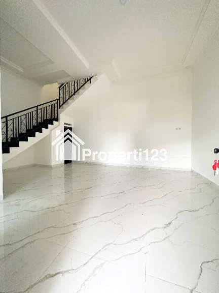 Rumah murah lokasi strategis di Ciracas Jakarta Timur dekat LRT - 6