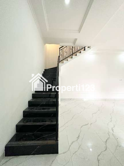 Rumah murah lokasi strategis di Ciracas Jakarta Timur dekat LRT - 3