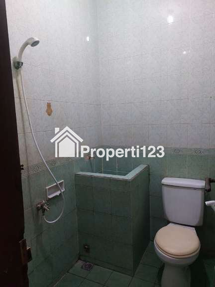 Rumah Gaya American Classic 4 Kamar Tidur 2 Kamar Mandi Carport  Lingkungan Sejuk Tenang Nyaman dan Aman di Antapani Bandung - 10