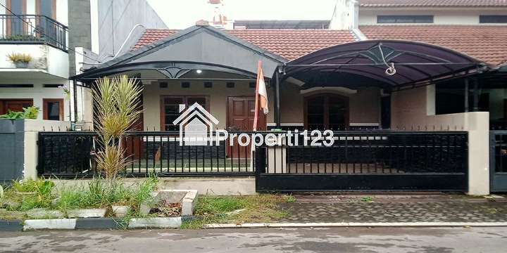 Rumah Gaya American Classic 4 Kamar Tidur 2 Kamar Mandi Carport  Lingkungan Sejuk Tenang Nyaman dan Aman di Antapani Bandung - 1