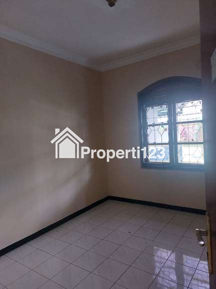 Rumah Gaya American Classic 4 Kamar Tidur 2 Kamar Mandi Carport  Lingkungan Sejuk Tenang Nyaman dan Aman di Antapani Bandung - 6