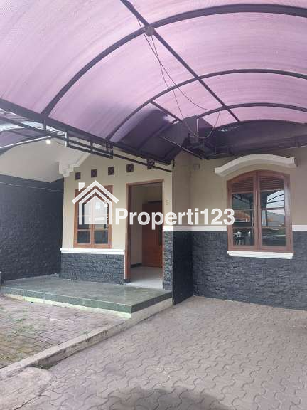 Rumah Gaya American Classic 4 Kamar Tidur 2 Kamar Mandi Carport  Lingkungan Sejuk Tenang Nyaman dan Aman di Antapani Bandung - 2